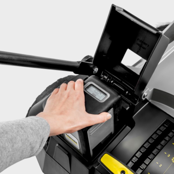 Фото - Підмітальна машина Karcher KM 70/30 C Bp 2SB (1.517-231.0)